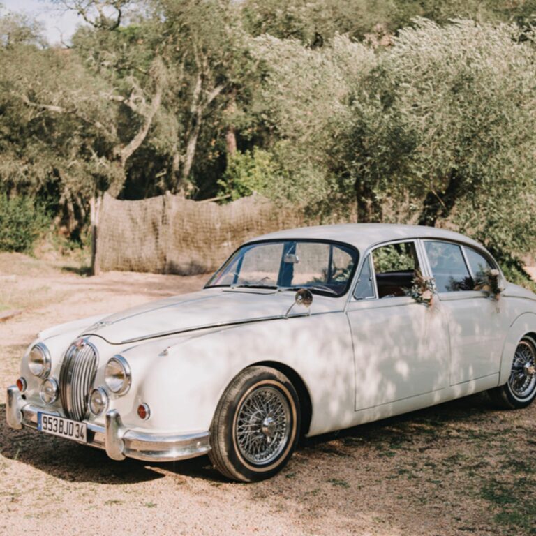 Coche vintage de alquiler Jaguar para bodas